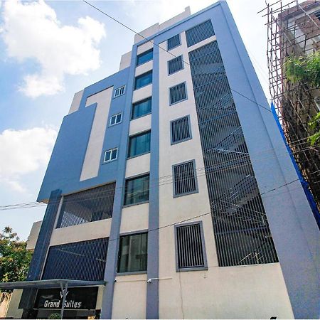 Fabhotel W Grand Suites - Nr Lanco Hills, Manikonda Hyderabad Exterior foto