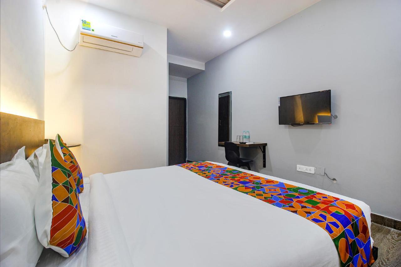Fabhotel W Grand Suites - Nr Lanco Hills, Manikonda Hyderabad Exterior foto