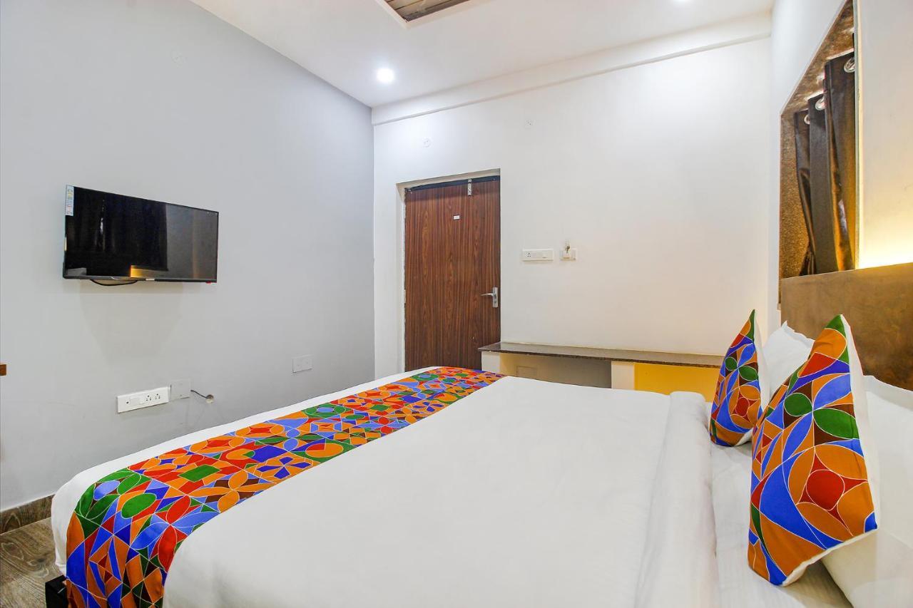 Fabhotel W Grand Suites - Nr Lanco Hills, Manikonda Hyderabad Exterior foto