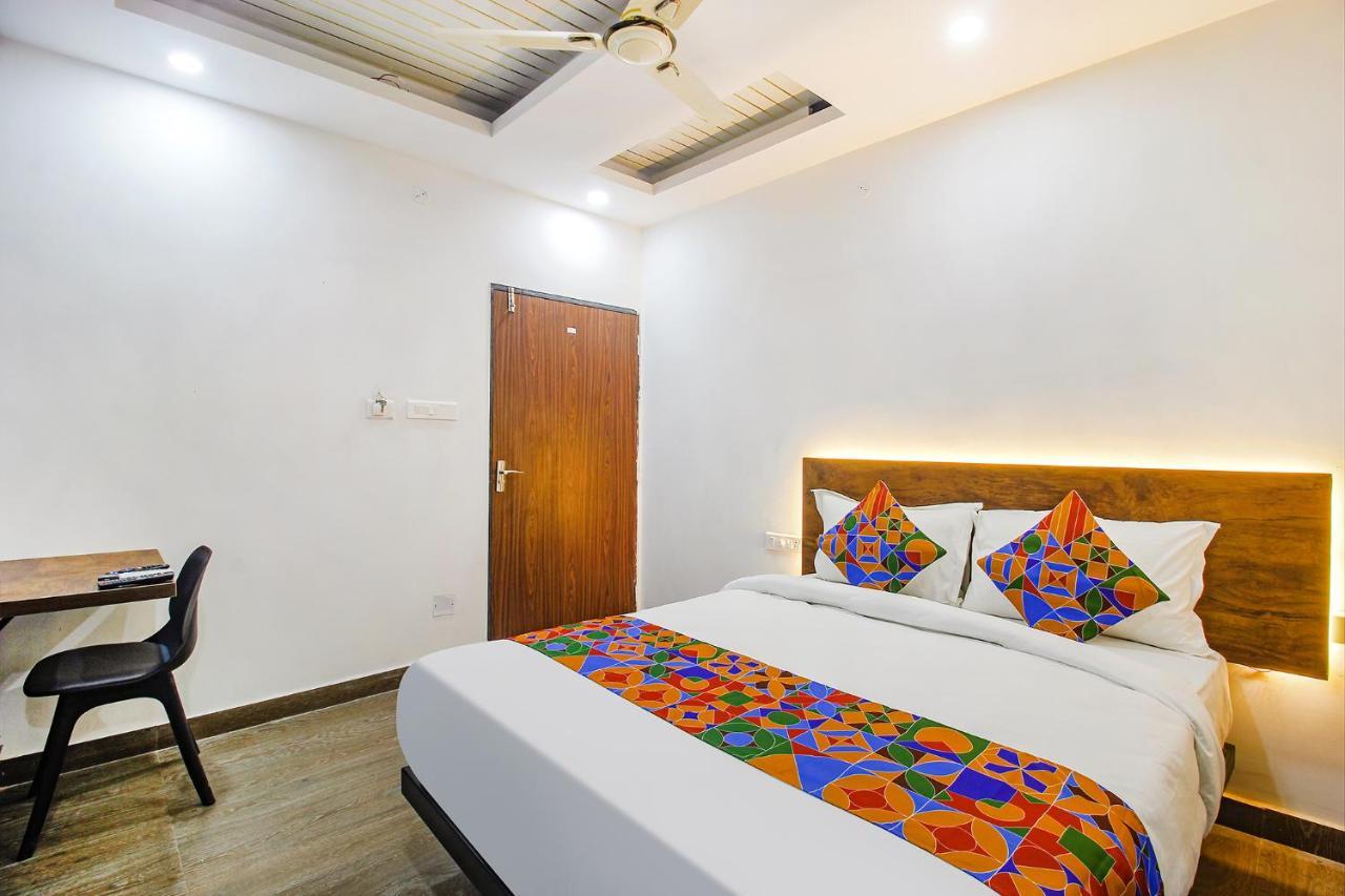 Fabhotel W Grand Suites - Nr Lanco Hills, Manikonda Hyderabad Exterior foto