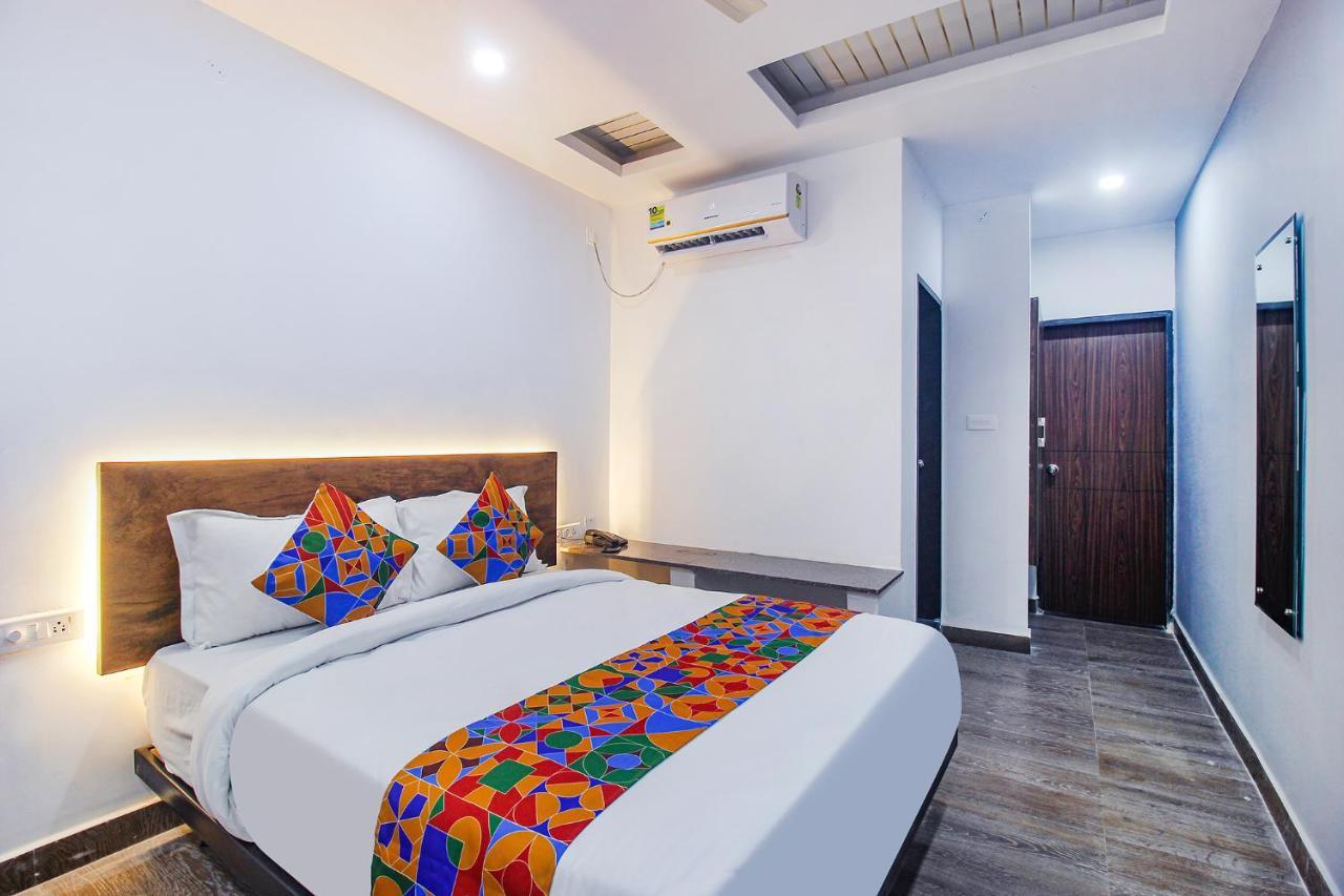 Fabhotel W Grand Suites - Nr Lanco Hills, Manikonda Hyderabad Exterior foto