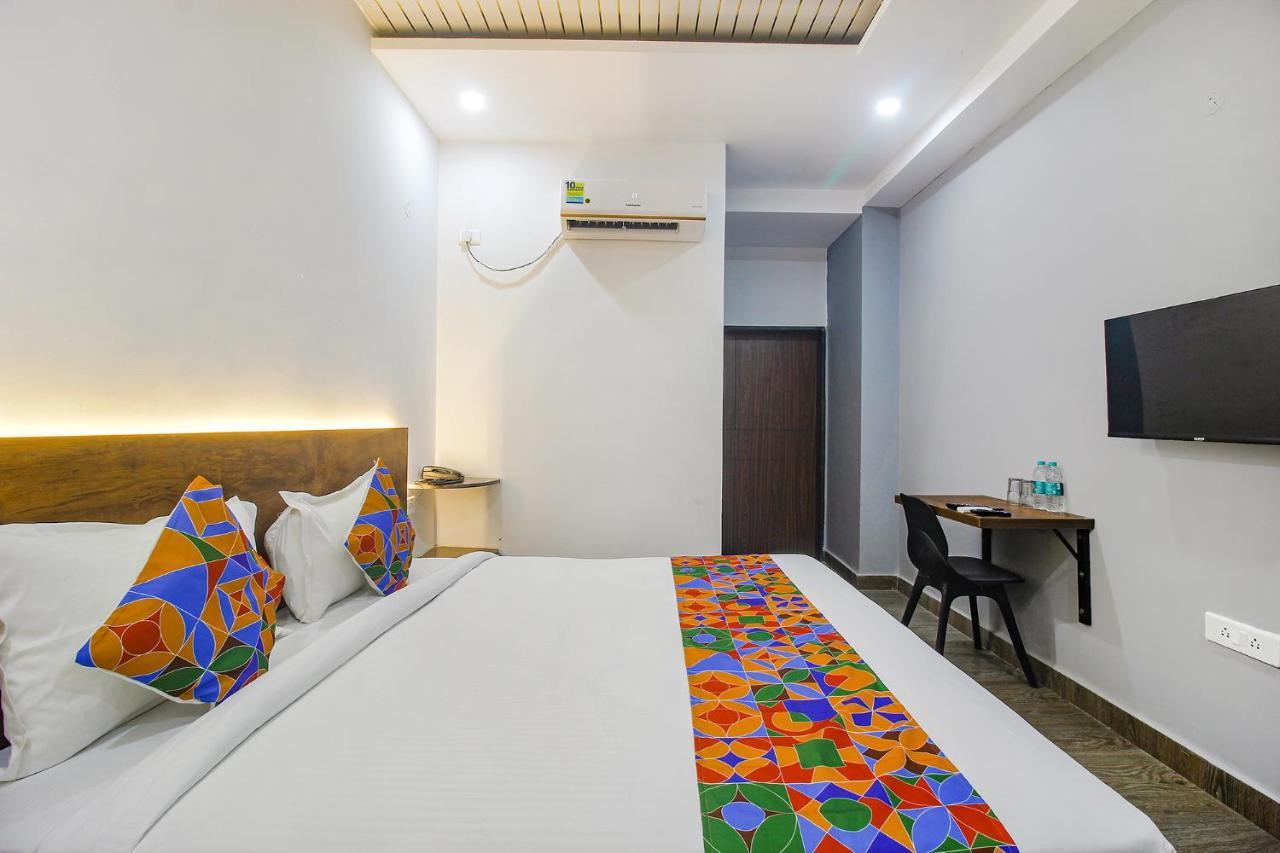 Fabhotel W Grand Suites - Nr Lanco Hills, Manikonda Hyderabad Exterior foto